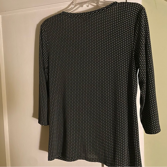 Candie's Black and White Chevron Patterned Top Blouse with Rouched Hem Size M - Picture 6 of 9